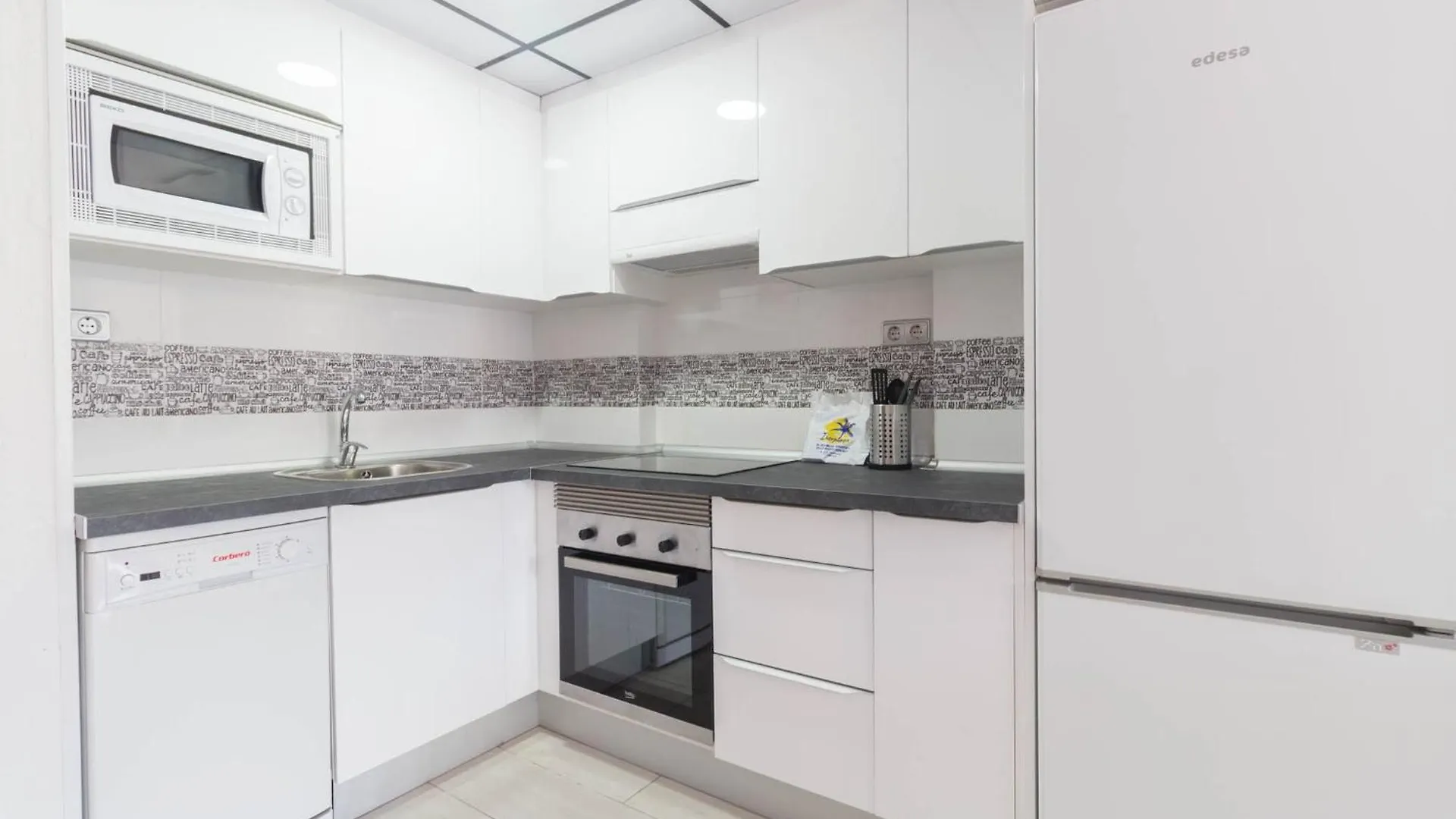 Complejo Residencial-Cat-8 contacts
